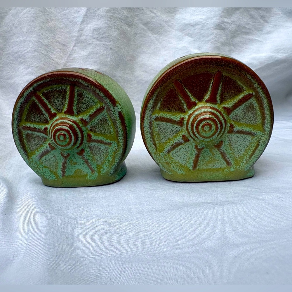 Vintage Frankoma Prairie Green Wagon Wheel Salt and Pepper Shakers
